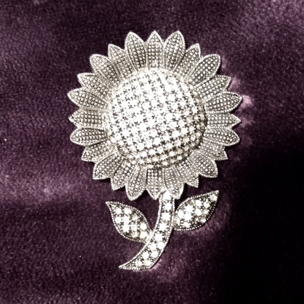 IHOKI Marcasite Sunflower Brass / Gold Color Rhinestone Brooch Pin